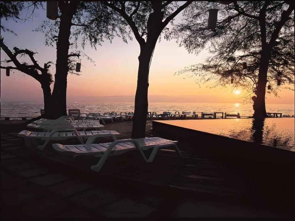 Baan Talay Dao Resort HHQ Buitenkant foto